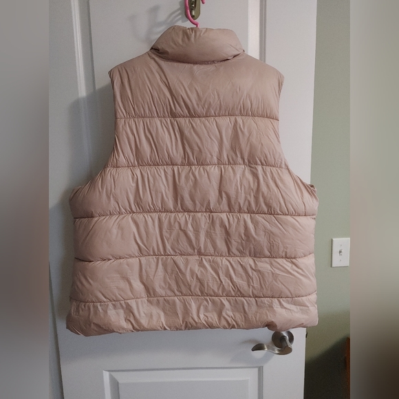 Old Navy Puffer Vest XXL light Pink - Picture 2 of 3